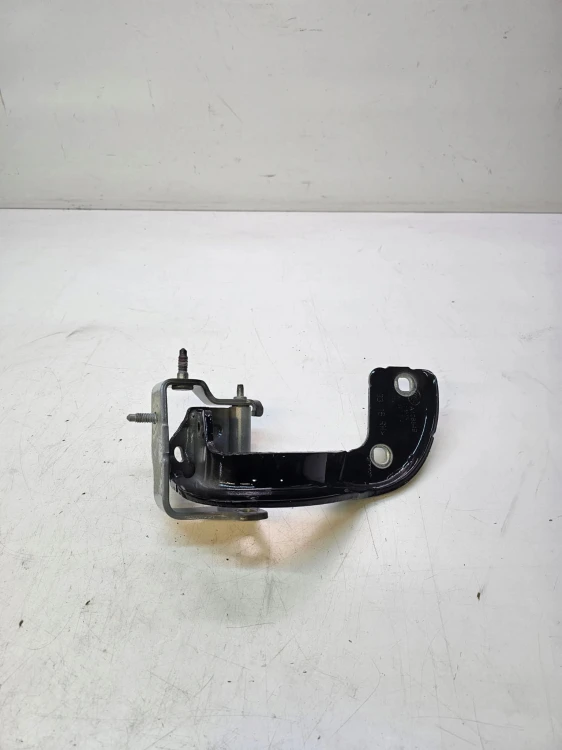 ZAWIAS KLAPY TYŁ PRAWY AUDI A4 B9 AVANT 8W9827300B