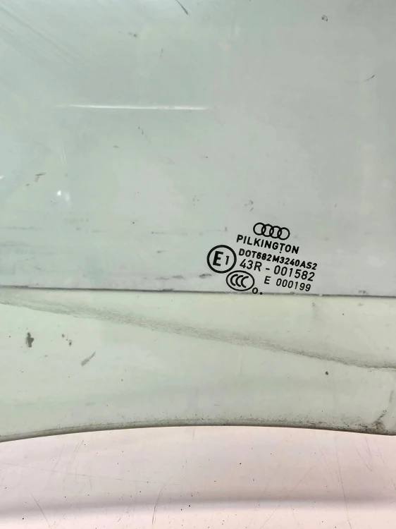 SZYBA BOCZNA DRZWI PRAWY TYŁ AUDI A4 B8 SEDAN 8K5 2010