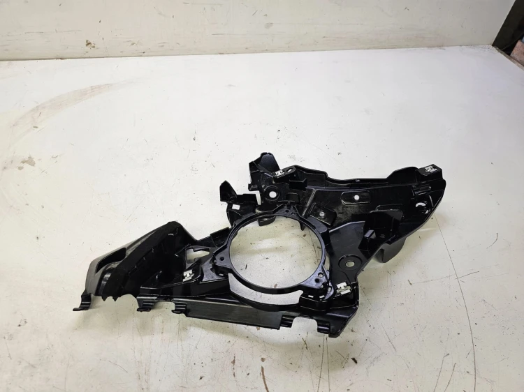 MOCOWANIE SŁUPKA PRAWE AUDI Q3 F3 83A880756A