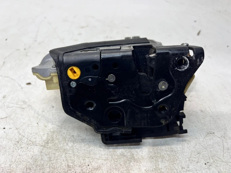ZAMEK DRZWI LEWY PRZÓD AUDI Q7 4L 3C2837015A
