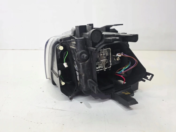 REFLEKTOR LAMPA LEWY PRZÓD BI XENON LED AUDI Q3 8U 8U0941043 EU 40/25