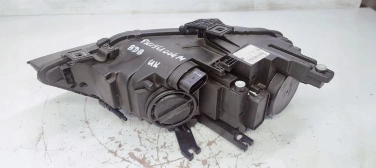 REFLEKTOR PRAWY AUDI A4 B8 LIFT UK 8K0941004M BDB