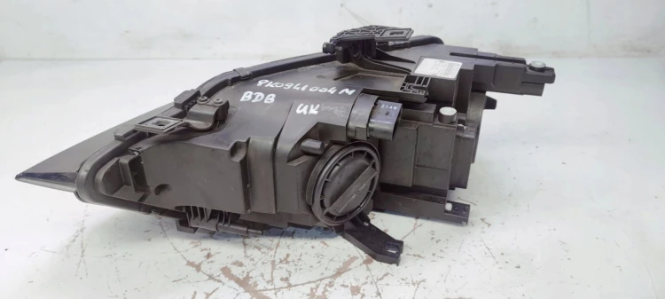 REFLEKTOR PRAWY AUDI A4 B8 LIFT UK 8K0941004M BDB