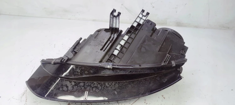 REFLEKTOR PRAWY AUDI A4 B8 LIFT UK 8K0941004M BDB