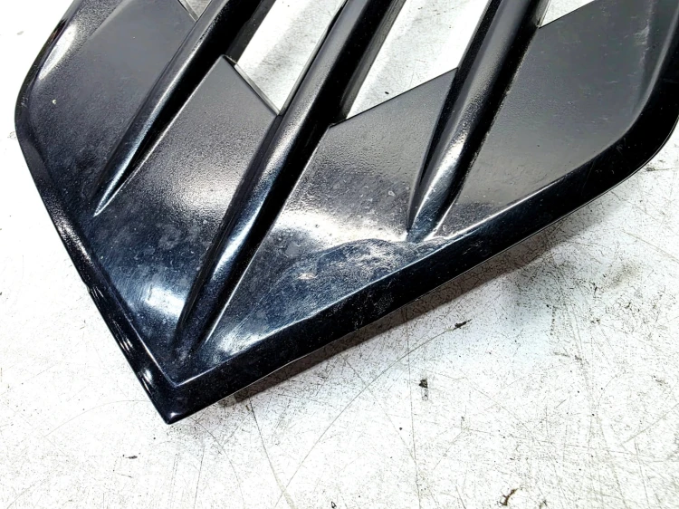 KRATKA ATRAPA ZAŚLEPKA ZDERZAKA LEWA AUDI Q3 8U LIFT S LINE 8U0807681K