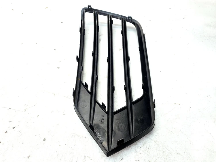 KRATKA ATRAPA ZAŚLEPKA ZDERZAKA LEWA AUDI Q3 8U LIFT S LINE 8U0807681K