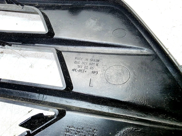 KRATKA ATRAPA ZAŚLEPKA ZDERZAKA LEWA AUDI Q3 8U LIFT S LINE 8U0807681K