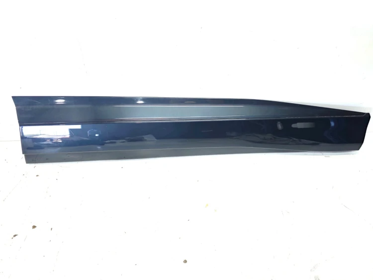 LISTWA DOLNA DRZWI PRAWY PRZÓD AUDI Q4 E-TRON 89A853960A X7L