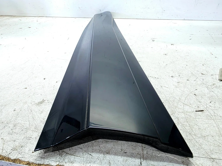 LISTWA DOLNA DRZWI PRAWY PRZÓD AUDI Q4 E-TRON 89A853960A X7L