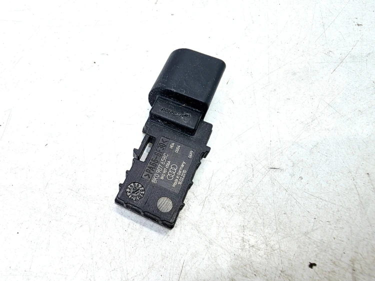 CZUJNIK POŁOŻENIA SPRZĘGŁA AUDI A4 B8 A5 8T Q5 8R 8K0907658C