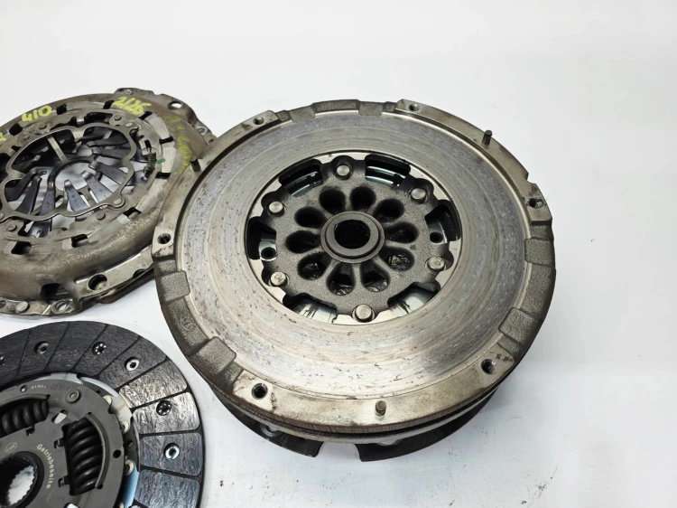 KOŁO DWUMASOWE SPRZĘGŁO AUDI A4 B8 A5 2.0 TDI TFSI 415034410 2/26