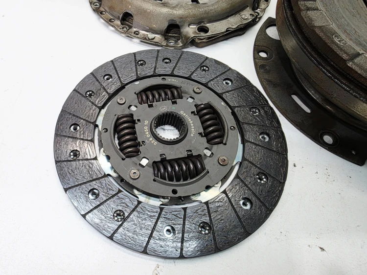KOŁO DWUMASOWE SPRZĘGŁO AUDI A4 B8 A5 2.0 TDI TFSI 415034410 2/26