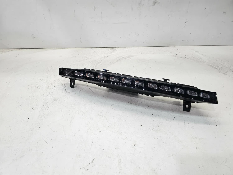 KIERUNKOWSKAZ DIODOWY LED ZDERZAKA PRAWY AUDI Q7 4L LIFT 4L0953042E