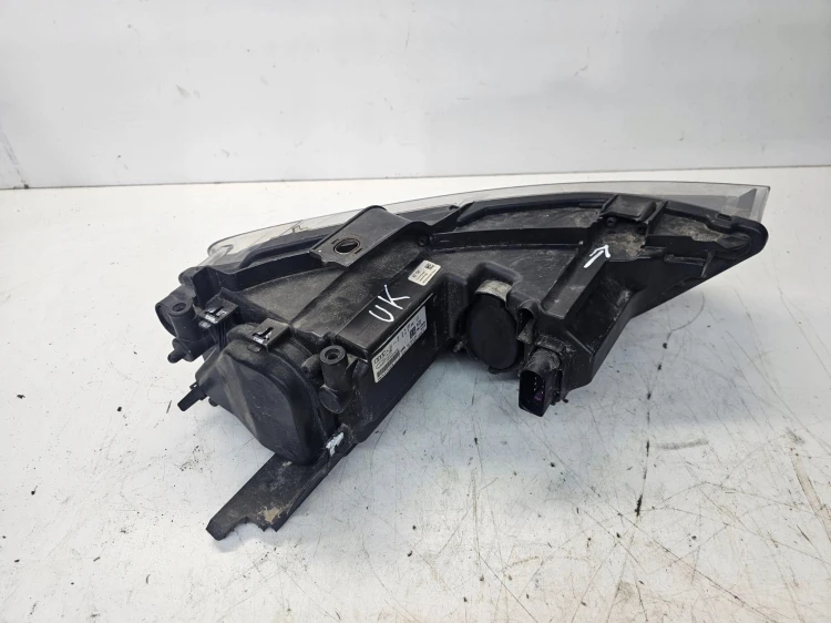REFLEKTOR LEWY ZWYKŁY AUDI Q3 8U 8U0941003N