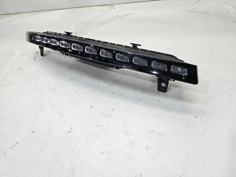 KIERUNKOWSKAZ DIODOWY LED ZDERZAKA PRAWY AUDI Q7 4L LIFT 4L0953042E