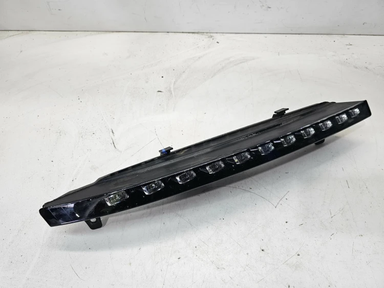 KIERUNKOWSKAZ DIODOWY LED ZDERZAKA PRAWY AUDI Q7 4L LIFT 4L0953042E