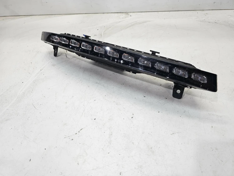 KIERUNKOWSKAZ DIODOWY LED ZDERZAKA PRAWY AUDI Q7 4L LIFT 4L0953042E