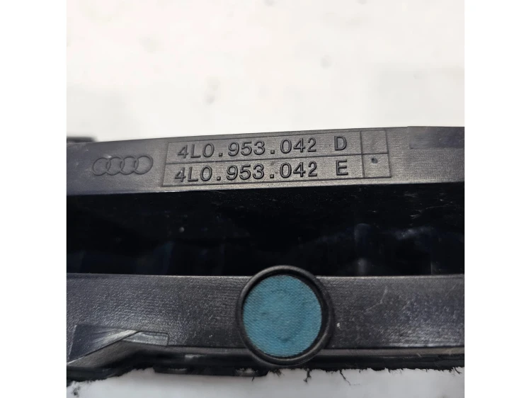 KIERUNKOWSKAZ DIODOWY LED ZDERZAKA PRAWY AUDI Q7 4L LIFT 4L0953042E