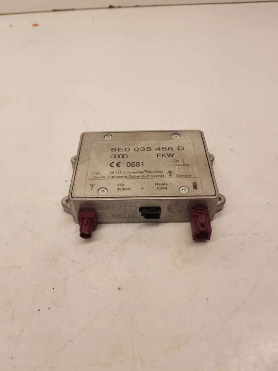 WZMACNIACZ ANTENY AUDI A4 A5 A6 Q5 8E0035456D