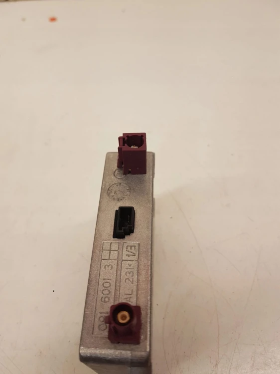 WZMACNIACZ ANTENY AUDI A4 A5 A6 Q5 8E0035456D