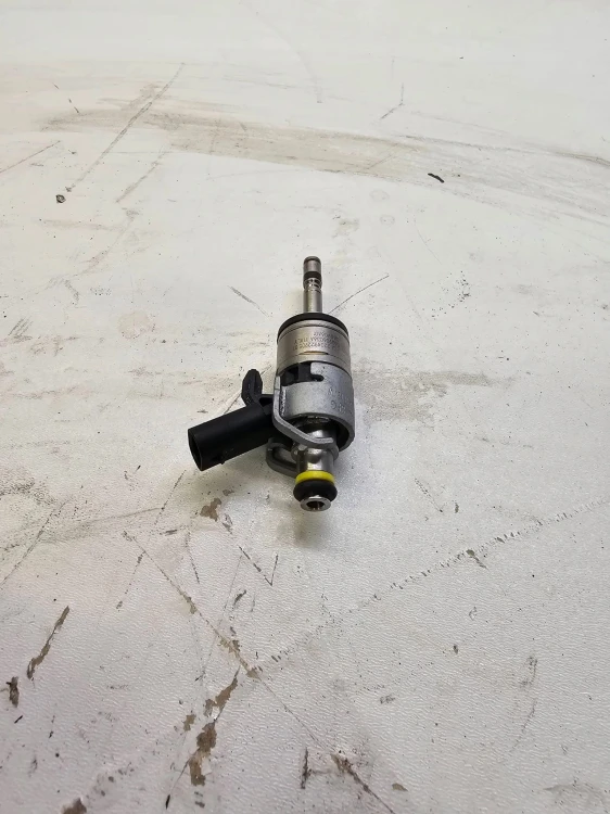 WTRYSKIWACZ AUDI S3 GOLF GTI 2.0 TFSI 06Q906036A