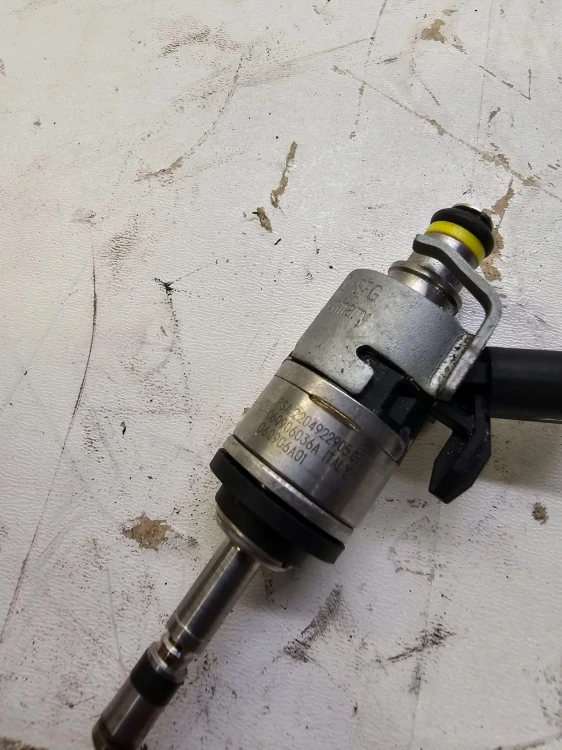 WTRYSKIWACZ AUDI S3 GOLF GTI 2.0 TFSI 06Q906036A