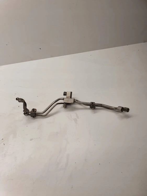 ROZDZIELACZ PALIWA AUDI A6 C6 4.2 BVJ 079127428A