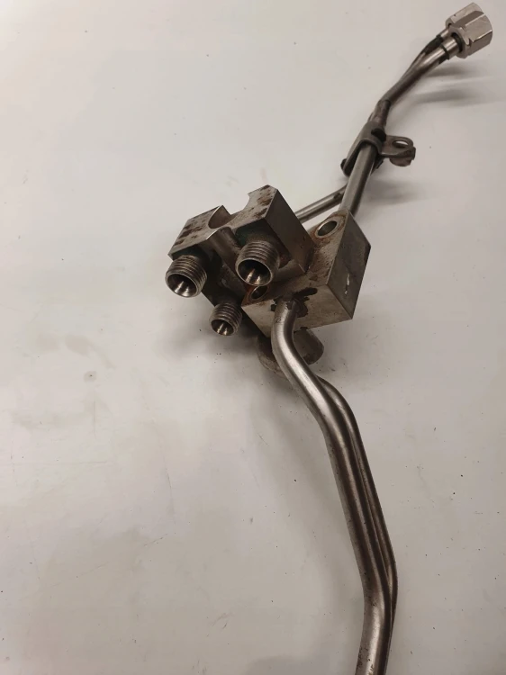 ROZDZIELACZ PALIWA AUDI A6 C6 4.2 BVJ 079127428A