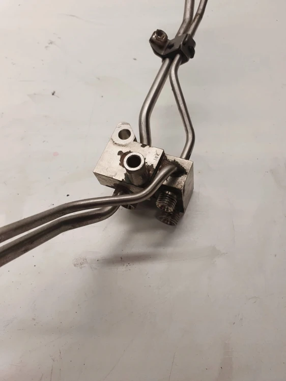 ROZDZIELACZ PALIWA AUDI A6 C6 4.2 BVJ 079127428A
