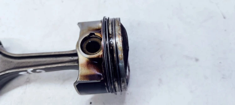 TŁOK + KORBOWÓD AUDI A3 A4 A5 1.8 TFSI 06LD 06KAA