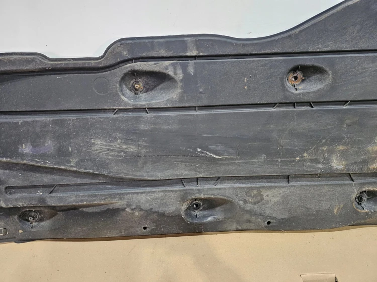OSŁONA PŁYTA PODWOZIA PRAWA AUDI A3 8V 5Q0825202L
