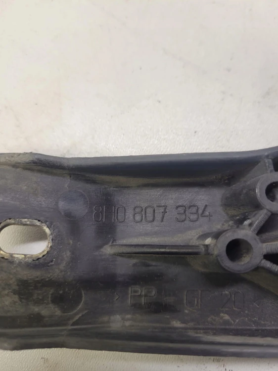 MOCOWANIE ŚRODKOWE ZDERZAKA AUDI A4 B6 8H0807334