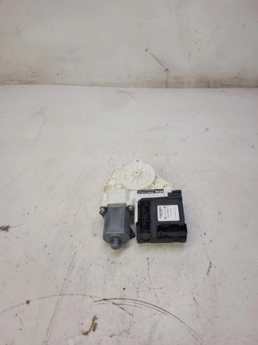 SILNICZEK SZYBY PRAWY AUDI A3 8P LIFT 8P0959802A