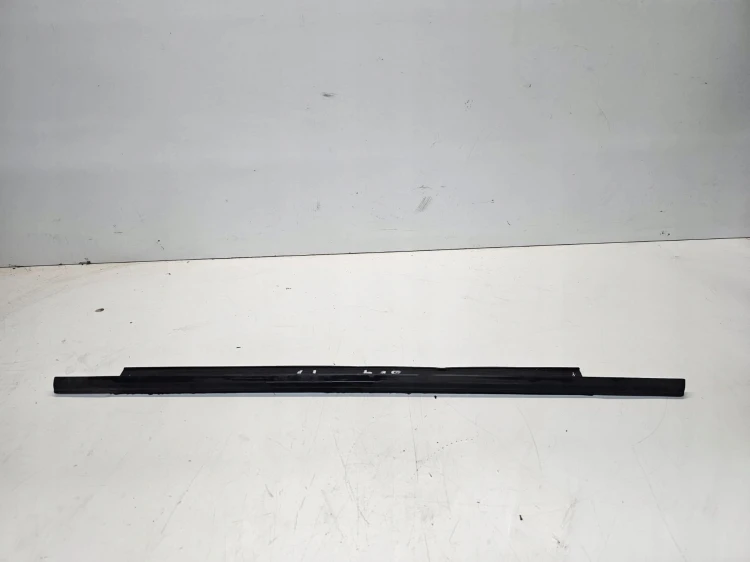 LISTWA MAT SZYBY PRAWY TYŁ AUDI A3 8V 5-DRZWI 8V4839478