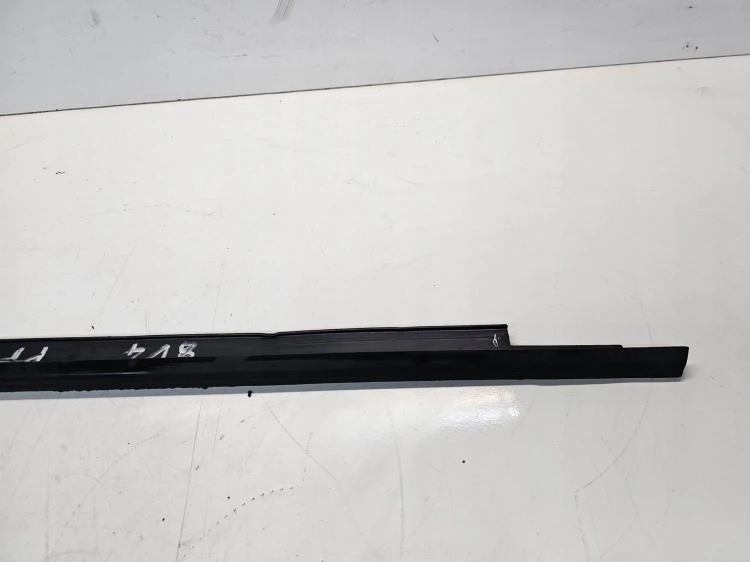 LISTWA MAT SZYBY PRAWY TYŁ AUDI A3 8V 5-DRZWI 8V4839478