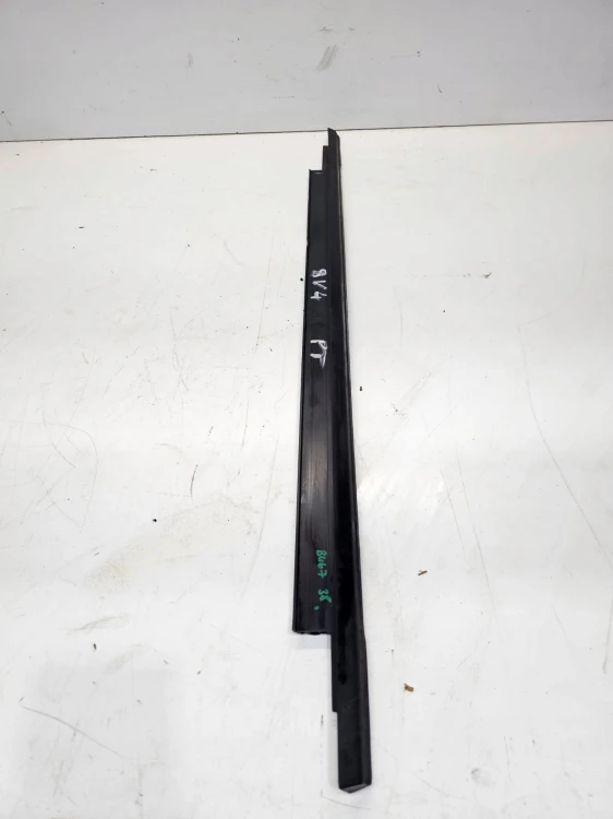 LISTWA MAT SZYBY PRAWY TYŁ AUDI A3 8V 5-DRZWI 8V4839478
