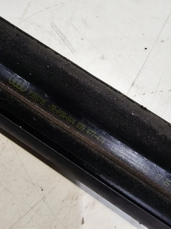 LISTWA MAT SZYBY PRAWY TYŁ AUDI A3 8V 5-DRZWI 8V4839478