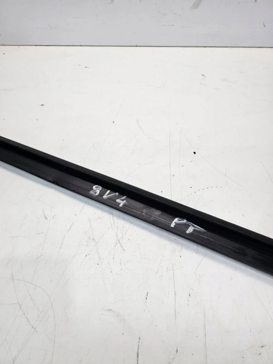 LISTWA MAT SZYBY PRAWY TYŁ AUDI A3 8V 5-DRZWI 8V4839478