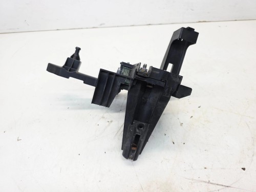 UCHWYT SKRZYNKI BEZPIECZNIKÓW AUDI A1 8X VW SEAT SKODA 6R0915343C 1/25