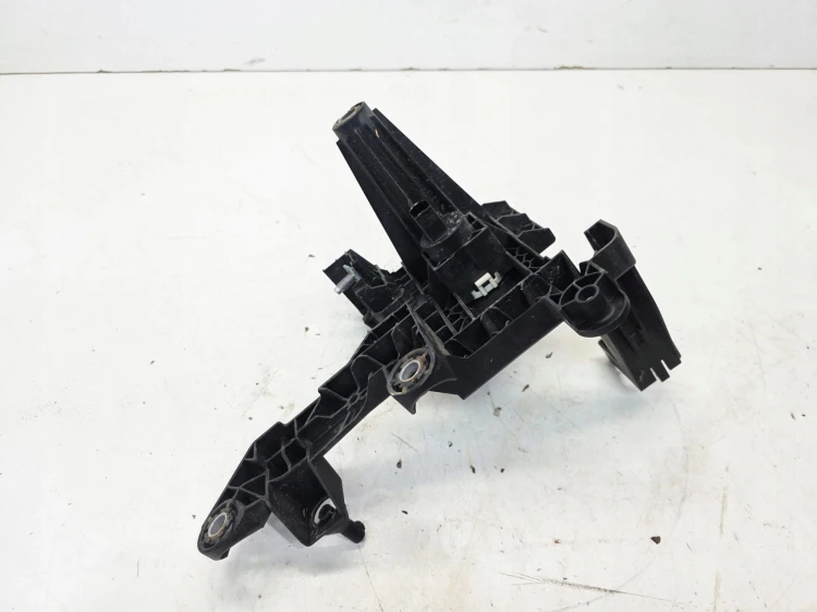 UCHWYT SKRZYNKI BEZPIECZNIKÓW AUDI A1 8X VW SEAT SKODA 6R0915343C 1/25