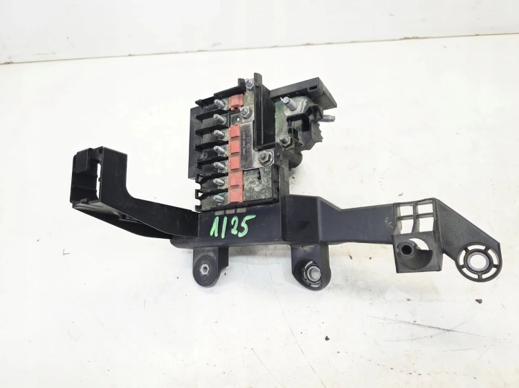 UCHWYT SKRZYNKI BEZPIECZNIKÓW AUDI A1 8X VW SEAT SKODA 6R0915343C 1/25