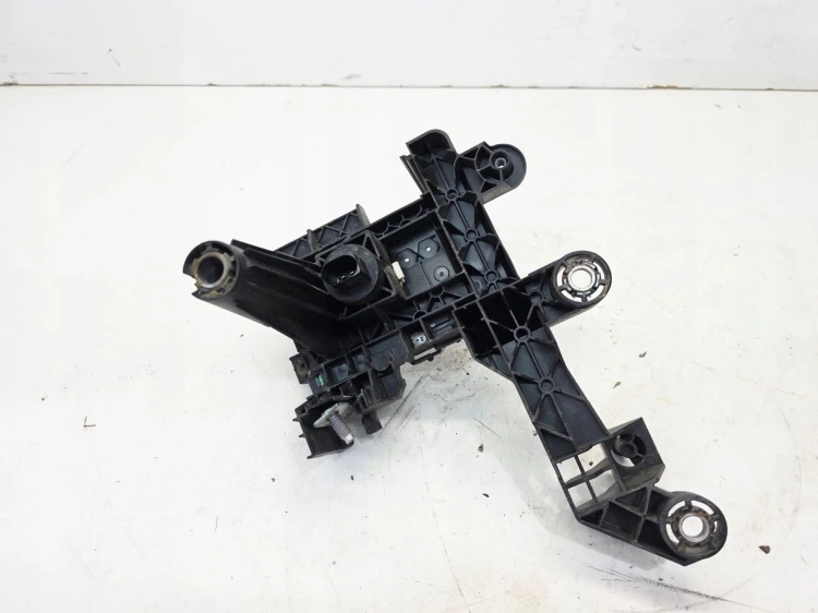 UCHWYT SKRZYNKI BEZPIECZNIKÓW AUDI A1 8X VW SEAT SKODA 6R0915343C 1/25