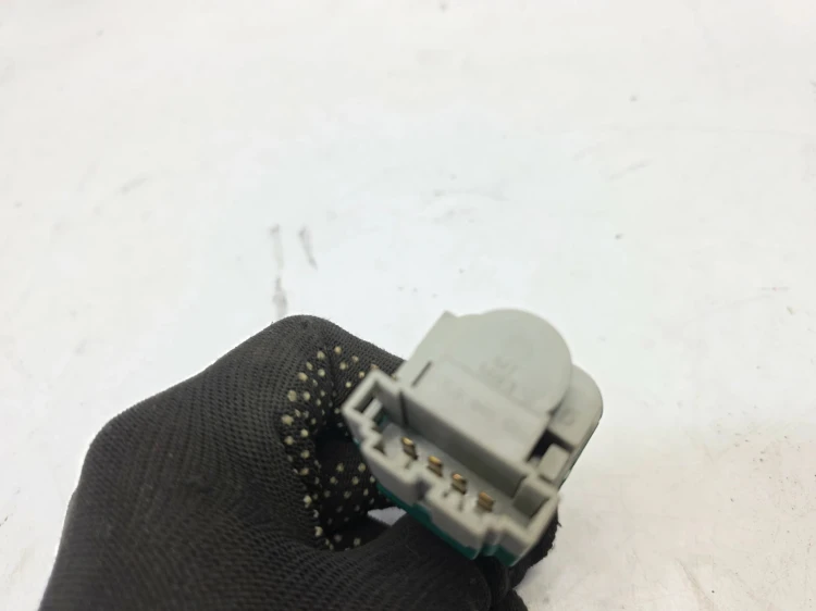 CZUJNIK HAMULCA STOP AUDI Q7 4L 7L6945511C