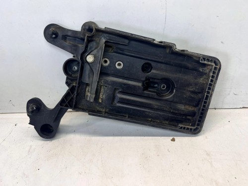 PODSTAWA AKUMULATORA AUDI VW SEAT SKODA 5Q0915321G