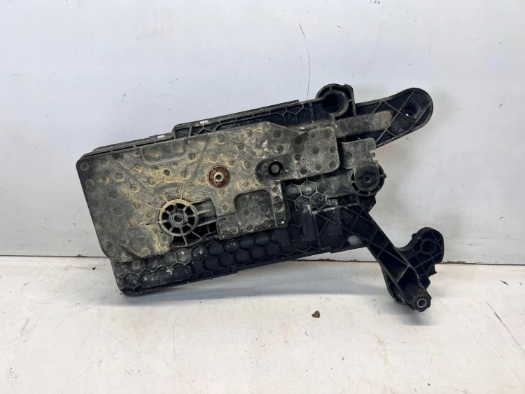 PODSTAWA AKUMULATORA AUDI VW SEAT SKODA 5Q0915321G