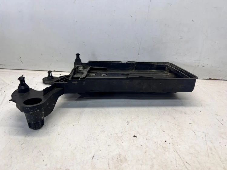 PODSTAWA AKUMULATORA AUDI VW SEAT SKODA 5Q0915321G