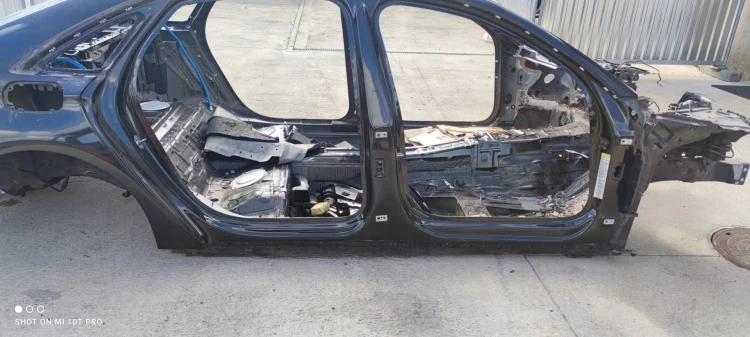 ĆWIARTKA PRÓG PRAWA STRONA AUDI A8 D4 LONG LY8X