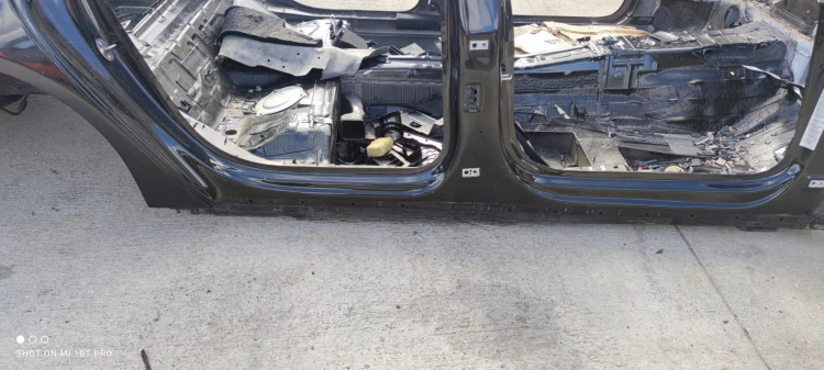 ĆWIARTKA PRÓG PRAWA STRONA AUDI A8 D4 LONG LY8X