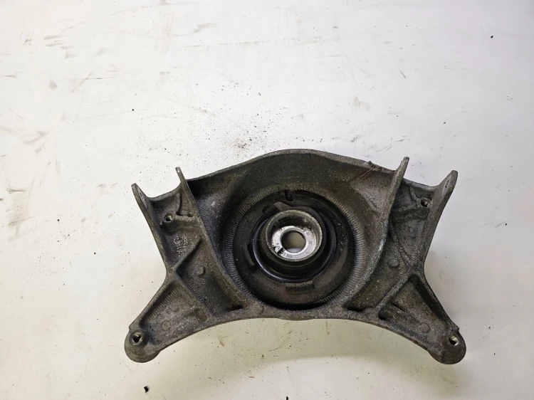MOCOWANIE GÓRNE AMORTYZATORA AUDI Q5 8R 8R0412384A