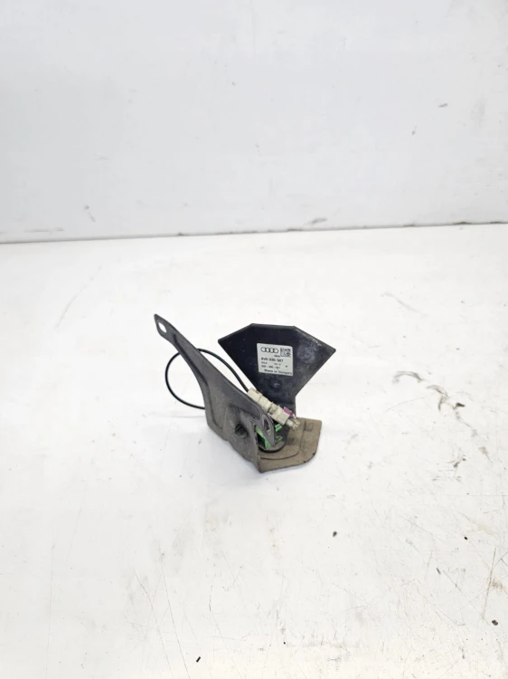 WZMACNIACZ ANTENOWY TELEFONU AUDI A3 8V 8V0035507 8V0035526